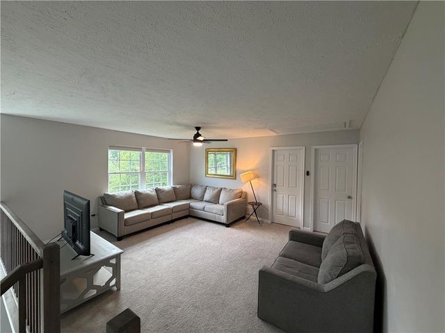 135 Tannenbaum Way, Pocono Twp, PA 18332
