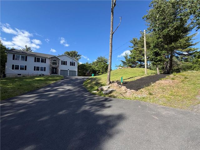 135 Tannenbaum Way, Pocono Twp, PA 18332