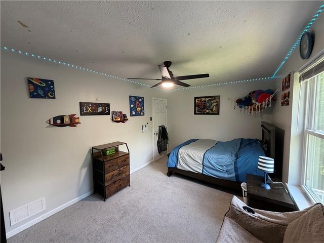 135 Tannenbaum Way, Pocono Twp, PA 18332