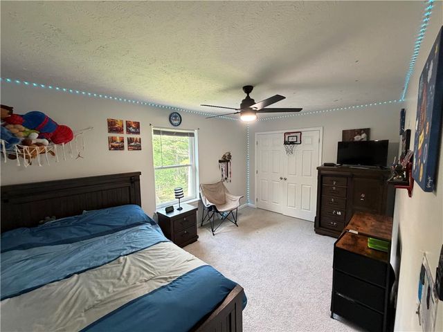 135 Tannenbaum Way, Pocono Twp, PA 18332
