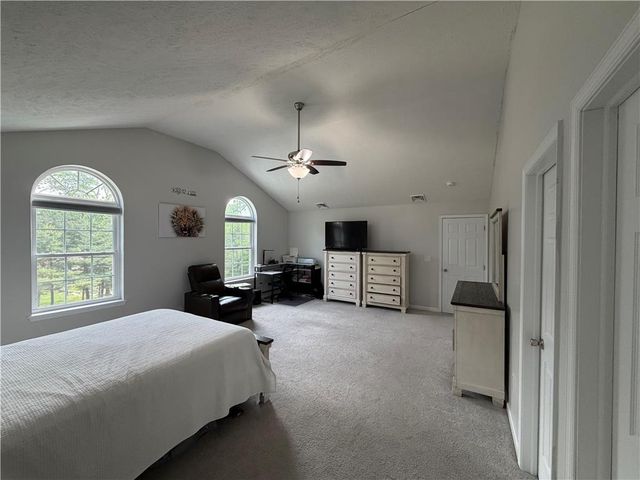 135 Tannenbaum Way, Pocono Twp, PA 18332
