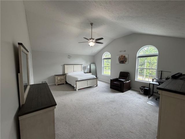 135 Tannenbaum Way, Pocono Twp, PA 18332