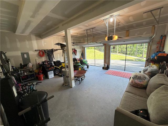 135 Tannenbaum Way, Pocono Twp, PA 18332