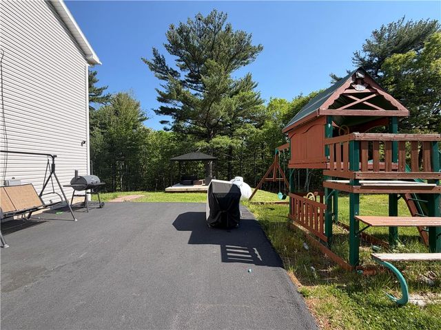 135 Tannenbaum Way, Pocono Twp, PA 18332