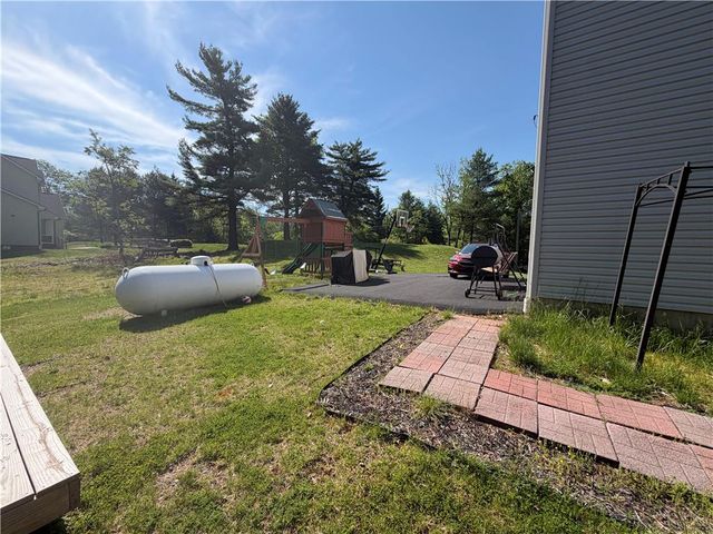 135 Tannenbaum Way, Pocono Twp, PA 18332