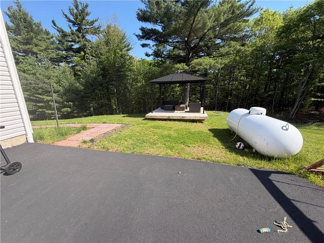 135 Tannenbaum Way, Pocono Twp, PA 18332