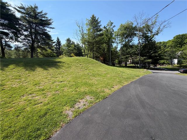 135 Tannenbaum Way, Pocono Twp, PA 18332