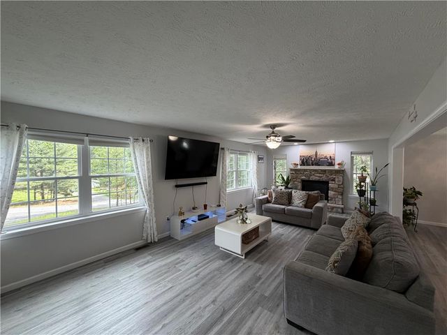 135 Tannenbaum Way, Pocono Twp, PA 18332