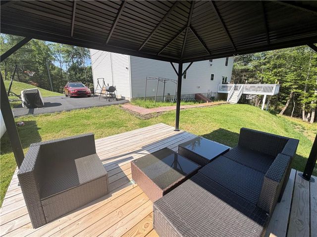 135 Tannenbaum Way, Pocono Twp, PA 18332