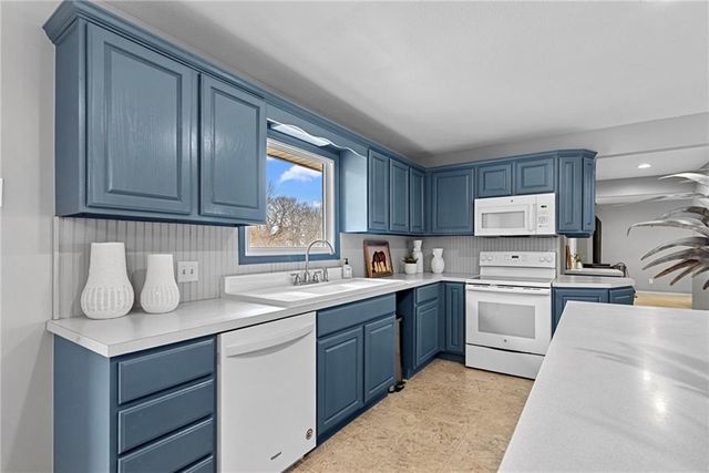 26930 Metcalf Road, Louisburg, KS 66053