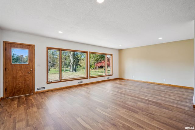 4132 RODEO Road, Davenport, IA 52806