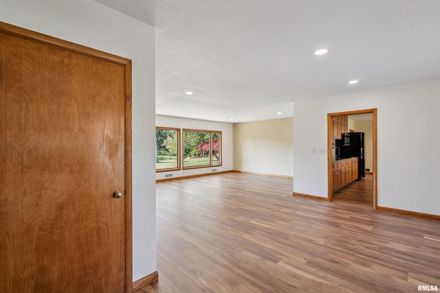 4132 RODEO Road, Davenport, IA 52806