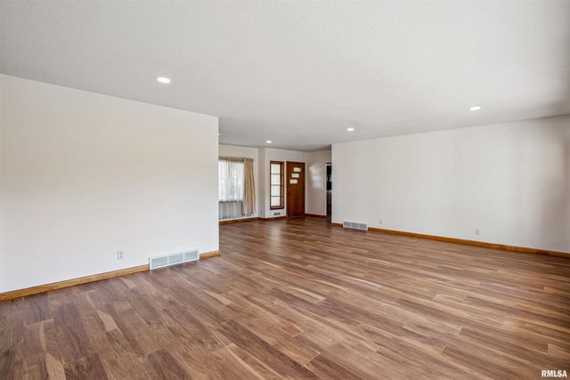 4132 RODEO Road, Davenport, IA 52806