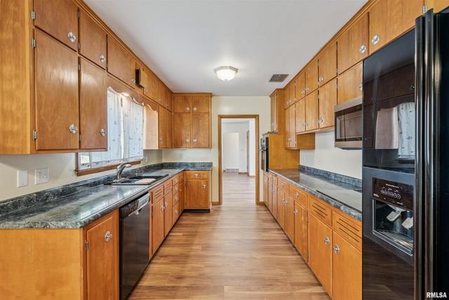 4132 RODEO Road, Davenport, IA 52806