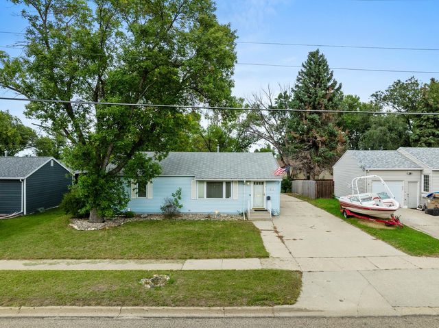 816 16th Ave SW, Minot, ND 58701