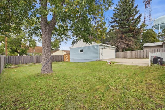 816 16th Ave SW, Minot, ND 58701