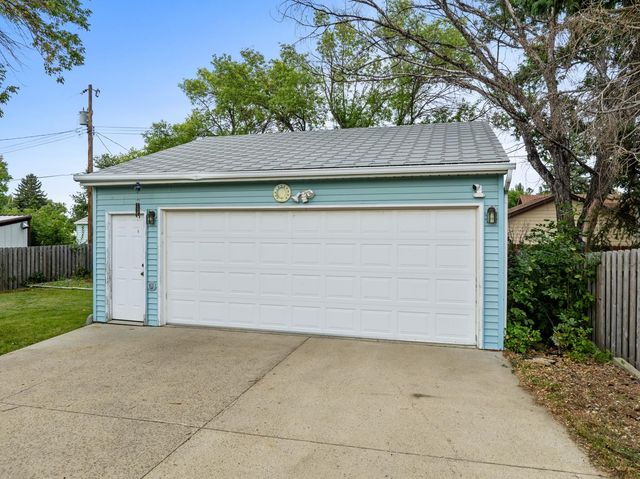 816 16th Ave SW, Minot, ND 58701