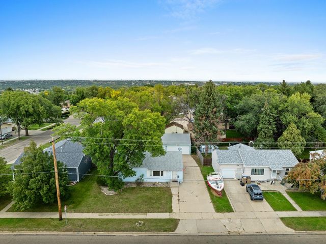 816 16th Ave SW, Minot, ND 58701