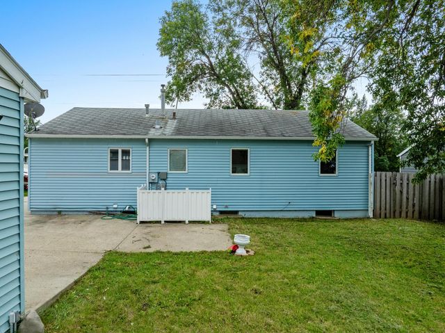 816 16th Ave SW, Minot, ND 58701