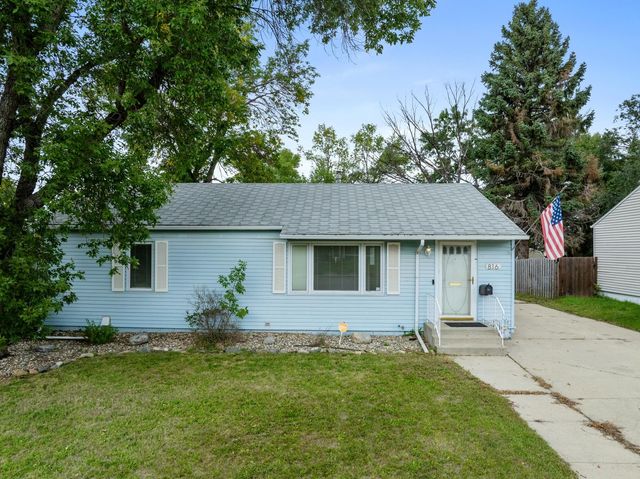 816 16th Ave SW, Minot, ND 58701