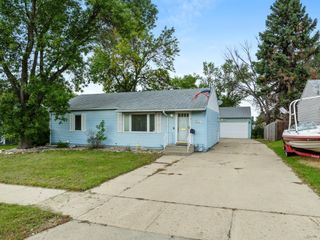 816 16th Ave SW, Minot, ND 58701