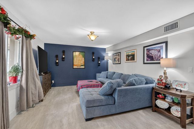 209 Wimbledon Lake Dr 209, Plantation, FL 33324