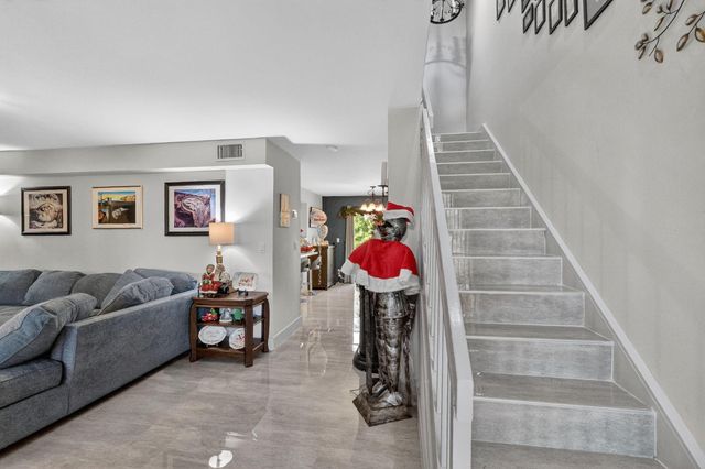 209 Wimbledon Lake Dr 209, Plantation, FL 33324