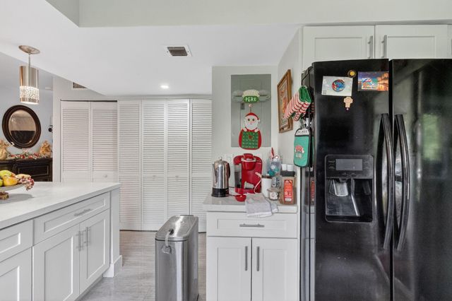 209 Wimbledon Lake Dr 209, Plantation, FL 33324