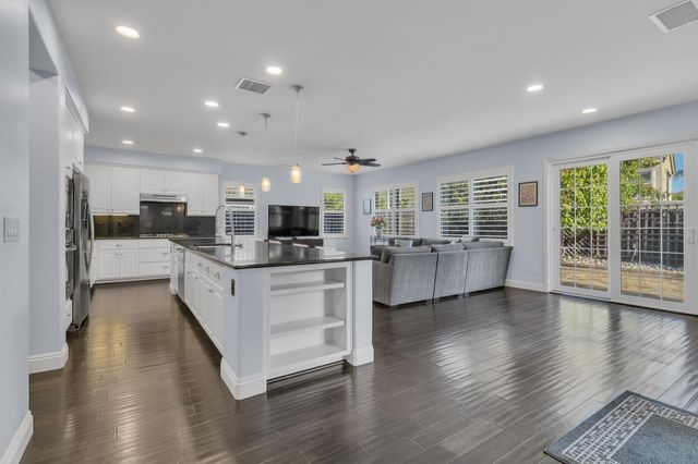 949 Browning Ln, Rocklin, CA 95765