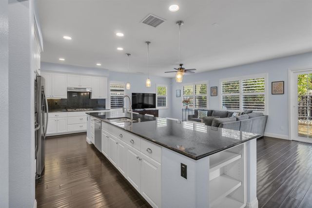 949 Browning Ln, Rocklin, CA 95765