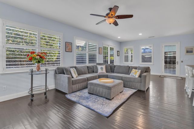 949 Browning Ln, Rocklin, CA 95765