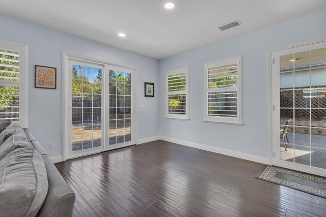 949 Browning Ln, Rocklin, CA 95765