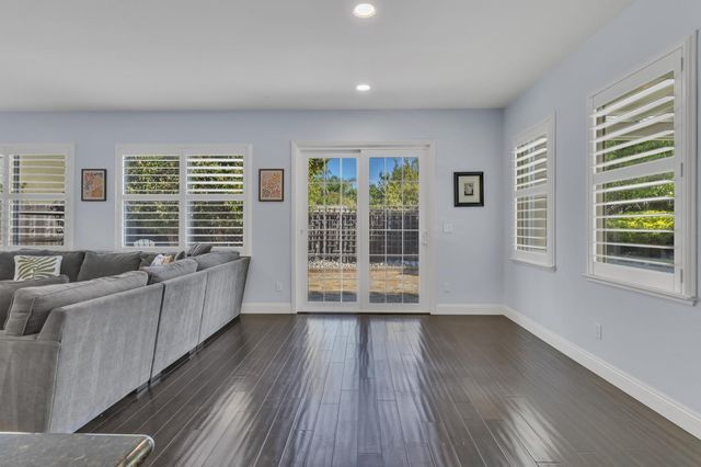 949 Browning Ln, Rocklin, CA 95765