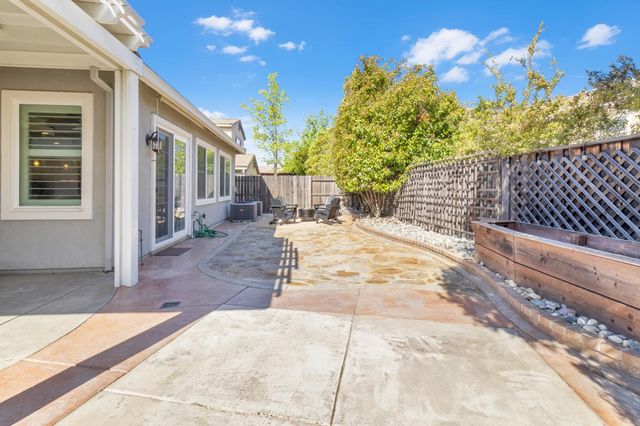 949 Browning Ln, Rocklin, CA 95765