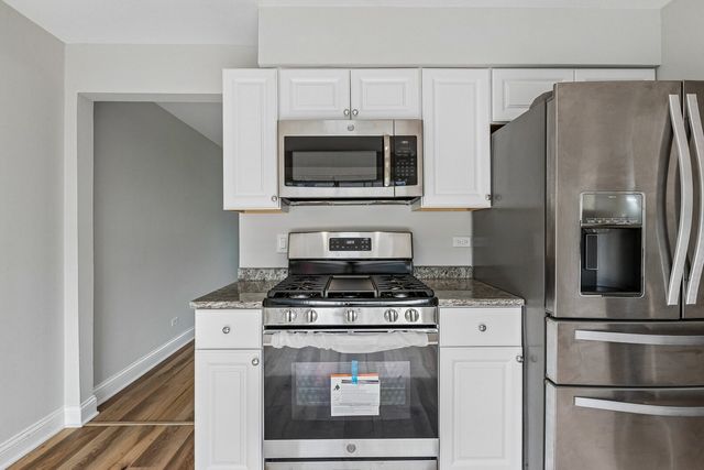 852 Colonial Drive E, Wheeling, IL 60090