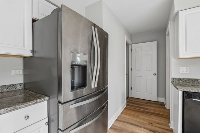 852 Colonial Drive E, Wheeling, IL 60090