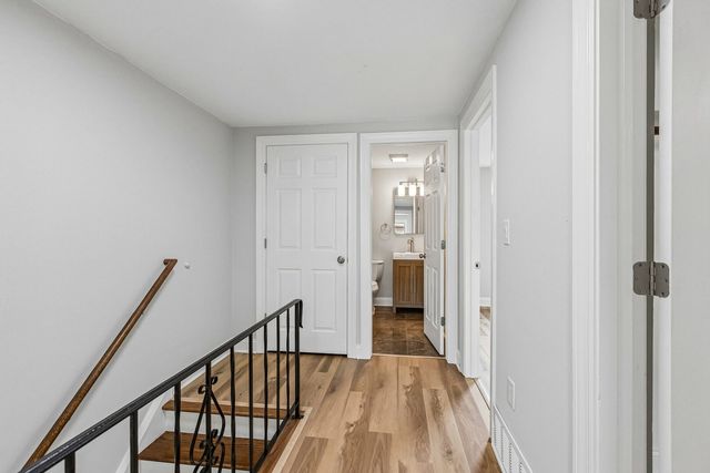 852 Colonial Drive E, Wheeling, IL 60090
