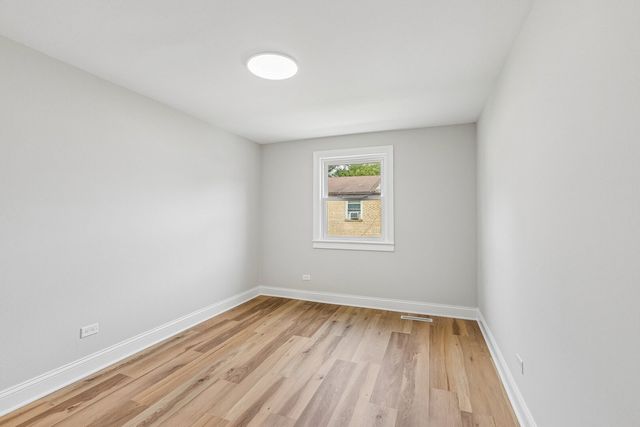 852 Colonial Drive E, Wheeling, IL 60090