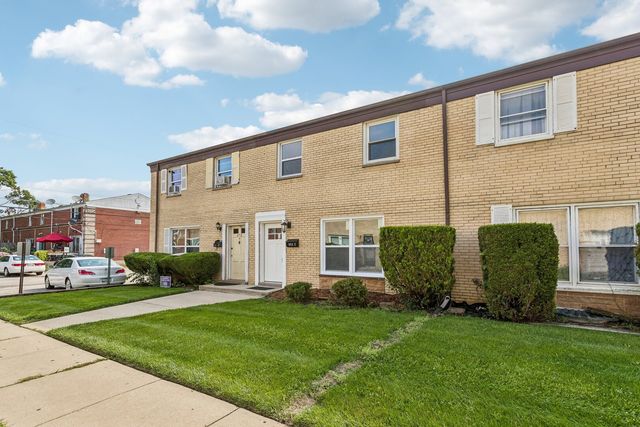 852 Colonial Drive E, Wheeling, IL 60090