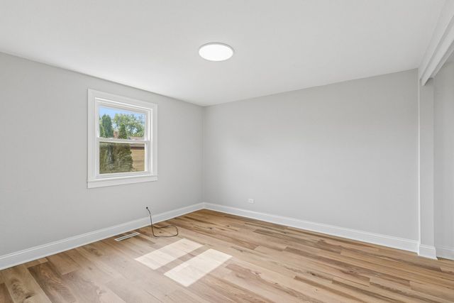 852 Colonial Drive E, Wheeling, IL 60090