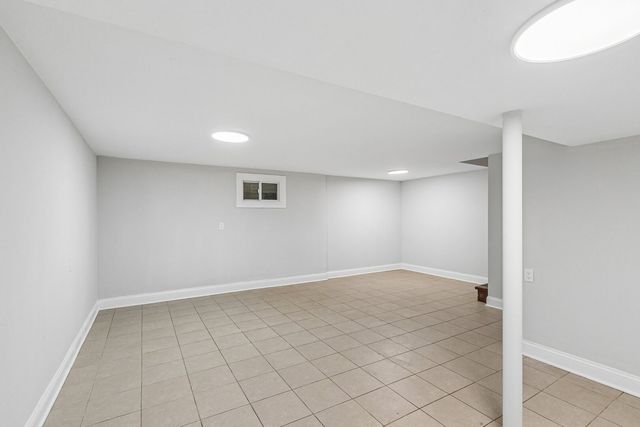 852 Colonial Drive E, Wheeling, IL 60090