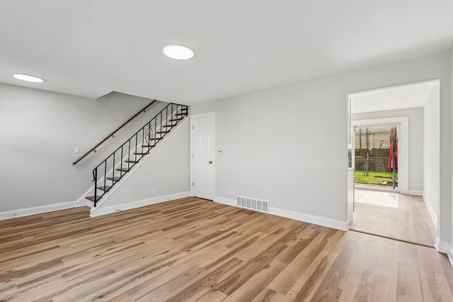 852 Colonial Drive E, Wheeling, IL 60090