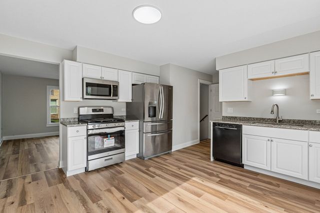 852 Colonial Drive E, Wheeling, IL 60090