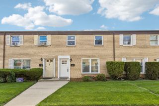 852 Colonial Drive E, Wheeling, IL 60090