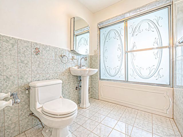8978 219th Street, Queens Village, NY 11427