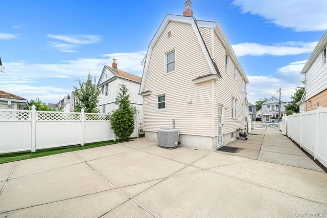 8978 219th Street, Queens Village, NY 11427
