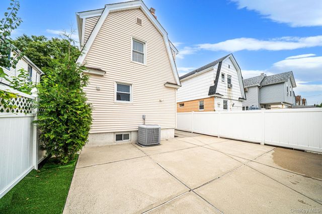 8978 219th Street, Queens Village, NY 11427