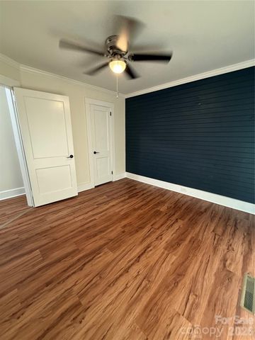 416 Edgewood Drive SW, Lenoir, NC 28645