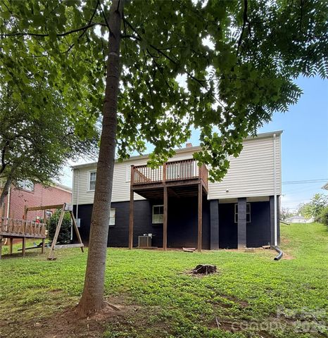 416 Edgewood Drive SW, Lenoir, NC 28645