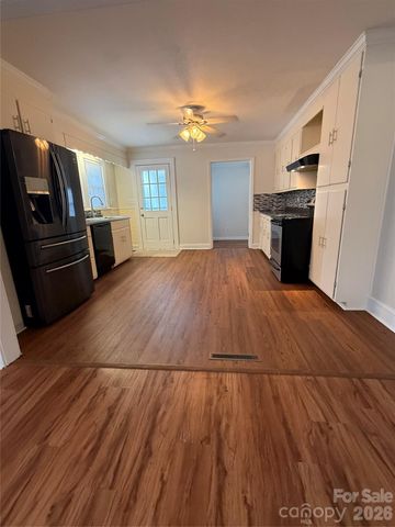 416 Edgewood Drive SW, Lenoir, NC 28645